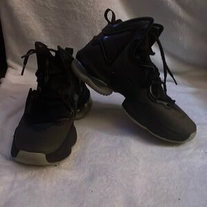 Nike LeBron 19 black glow in the dark